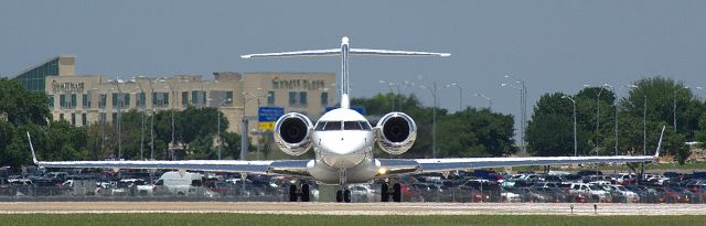 Bombardier Global 5000 (N111QS)