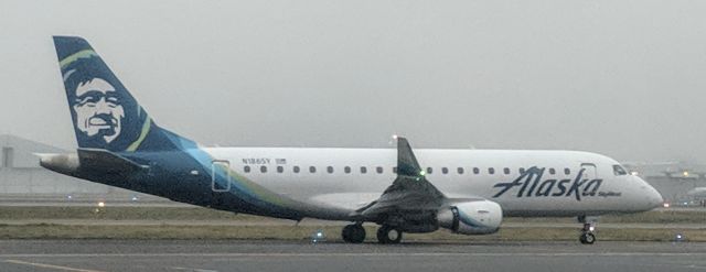 Embraer 175 (N186SY) - A Concourse, Portland International Airport