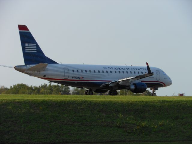 Embraer 170/175 (N110HQ)