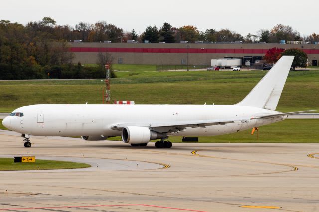 BOEING 767-300 (N1399A) - A "Casper" Atlas Air 767 taxiing to 18L at CVG.