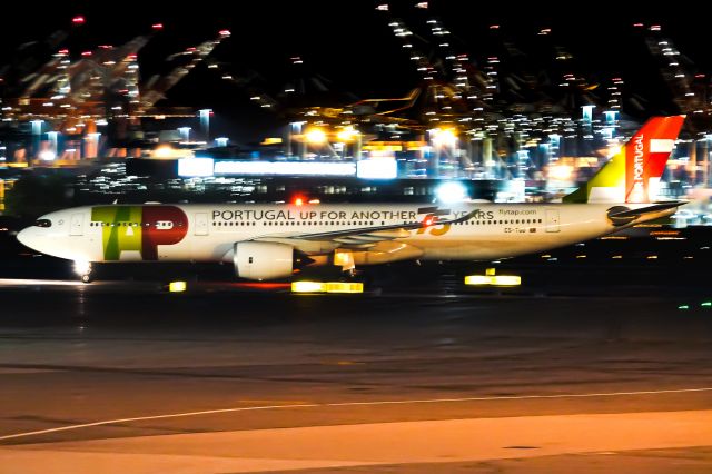 Airbus A330-900 (CS-TUD) - A TAP Air Portugal Airbus A330-941 taxiing to its gate after arriving at Newark from Porto.