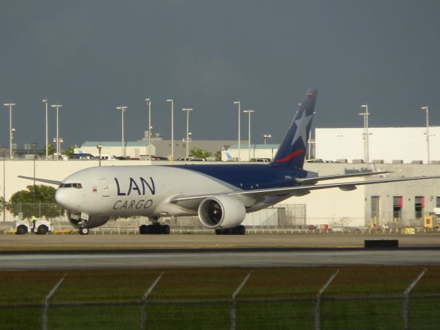 BOEING 777-200LR (N776LA)