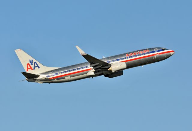Boeing 737-800 (N914AN)