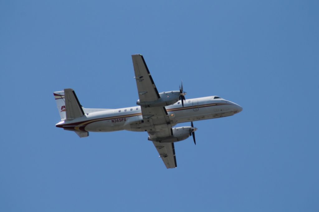 Saab 340 (N365PX) - PenAir Saab after taking off from 4L at Logan.