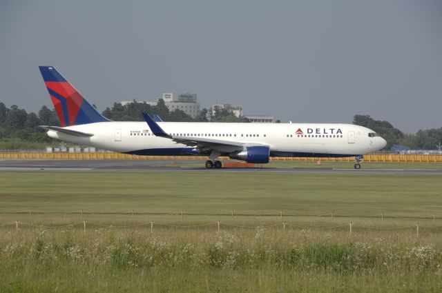 BOEING 767-300 (N179DN) - Departure at Narit Intl Airport 16R on 2010/6/12