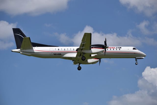 Saab 2000 (N814BB) - 8/7/2016: Wildcat Touring Saab 2000 arriving at KHOU. 