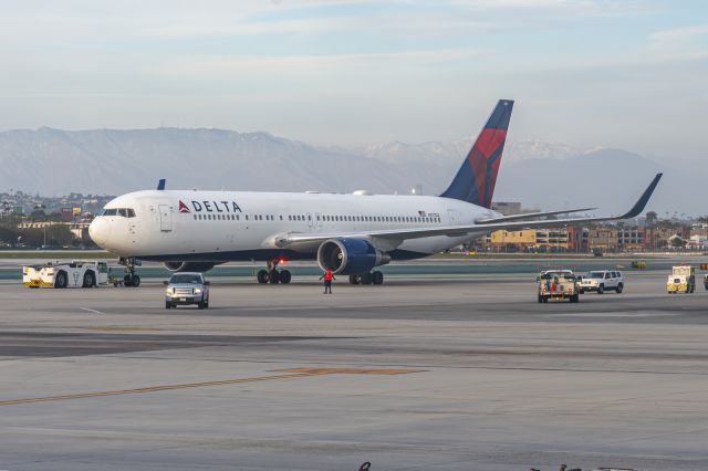 N177DZ — - Push back at LAX