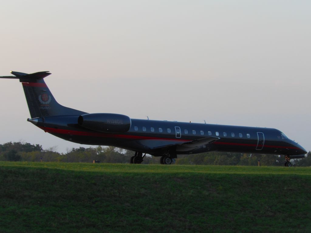 Embraer ERJ-145 (N138DE)