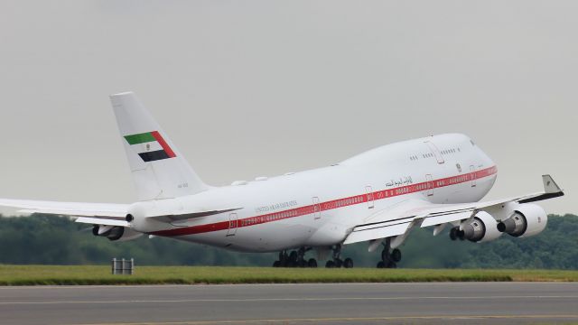 Boeing 747-400 (A6-YAS)