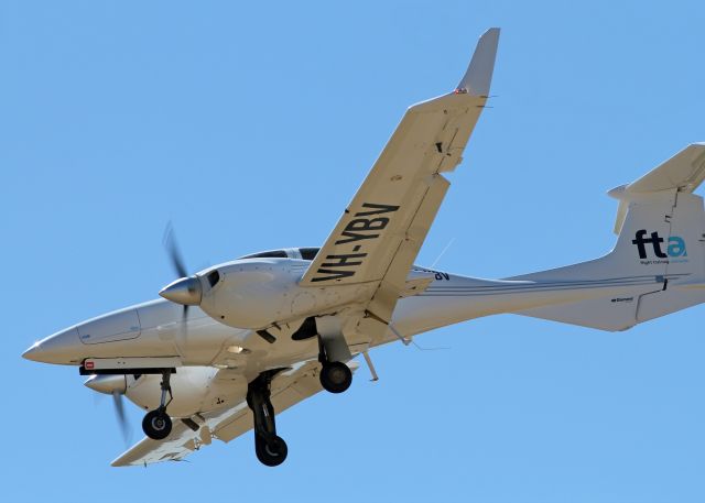 Diamond Twin Star (VH-YBV) - FLIGHT TRAINING ADELAIDE - DIAMOND DA-42 TWIN STAR - REG VH-YBV (CN 42.209) - PARAFIELD ADELAIDE SA. AUSTRALIA - YPPF (25/11/2014)SORRY I MISSED THE TAIL.