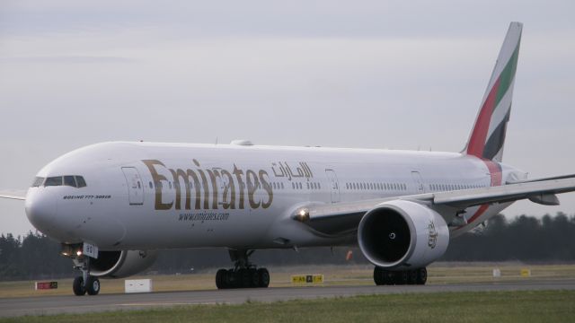 BOEING 777-300ER (A6-EBQ)