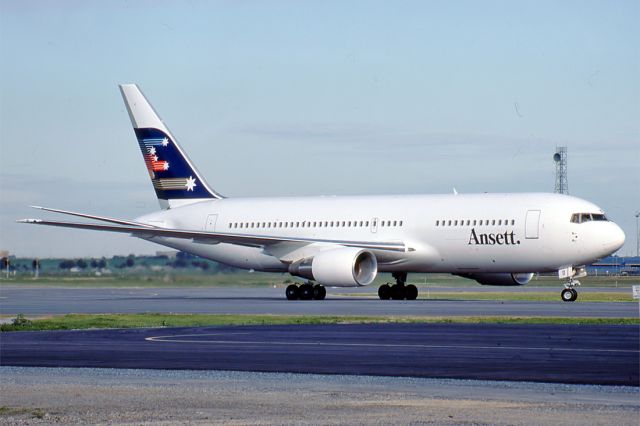 Robinson R-44 (VH-RMD) - ANSETT AUSTRALIA AIRLINES - BOEING 767-277 - REG : VH-RMD (CN 22692/24) - WEST BEACH ADELAIDE. AUSTRALIA - YPAD 20/6/1983