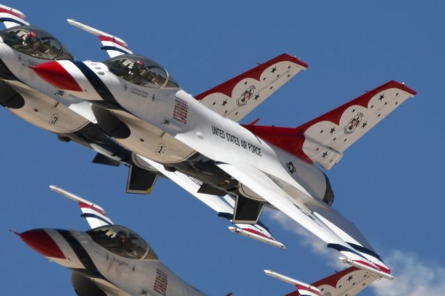 Lockheed F-16 Fighting Falcon (92-3881)