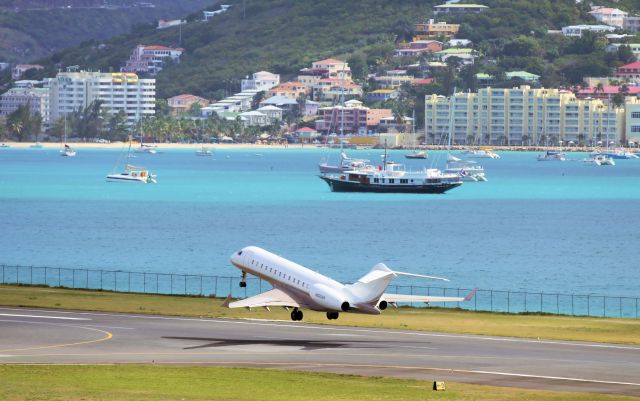 Bombardier Global Express (N821AM)