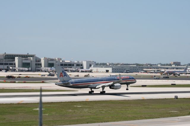 Boeing 757-200 (N613AA)