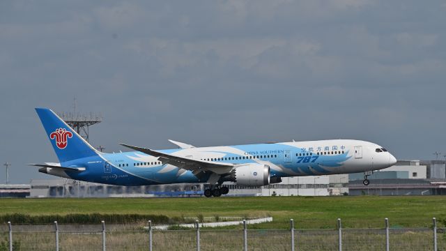 Boeing 787-8 (B-209X) - May 26, 2024br /China Southern, Boeing 787 (B-209X).br /Landing at RWY22(B).