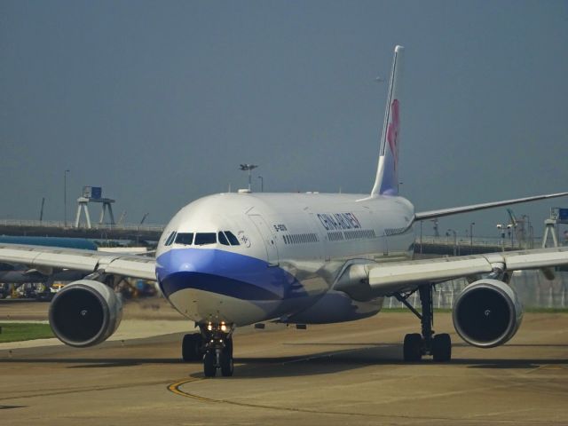 Airbus A330-300 (B-18316)