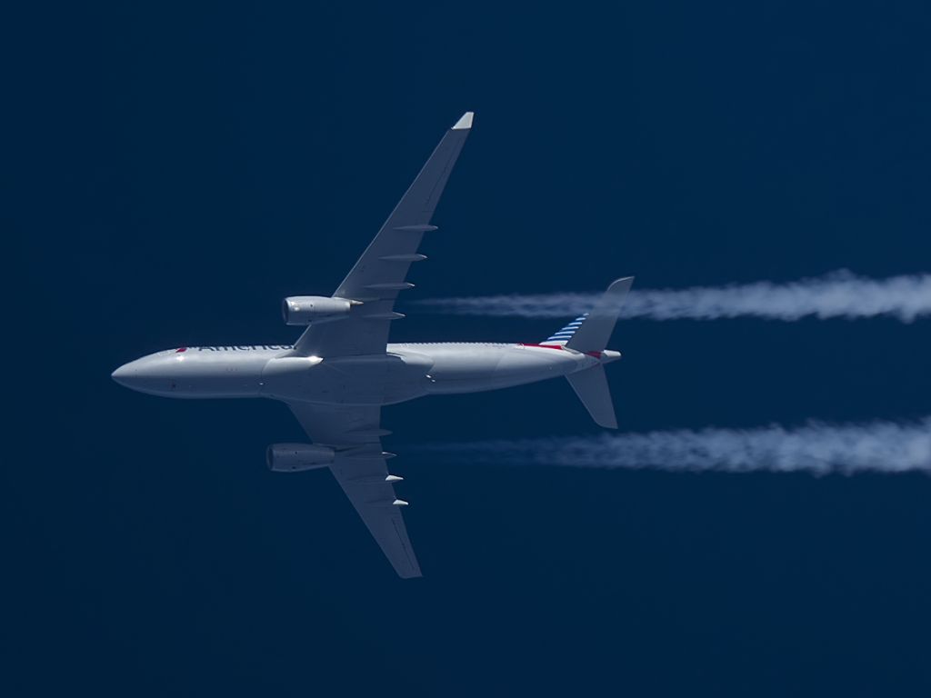 Airbus A330-300 (N291AY) - 24-1-15. American Airlines Airbus A330 N291AY Passes Overhead West Lancashire,England,UK at 38,000ft working route Munich-Philadelphia AWE717.br /br /PENTAX K-5