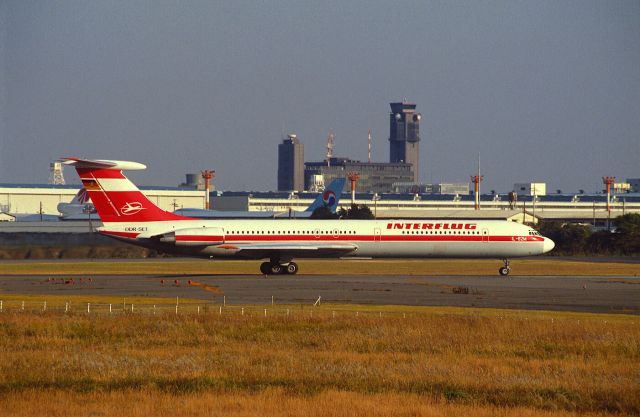 Ilyushin Il-62 (DDRSET) - Departure at Narita Intl Airport Rwy16 on 1988/11/13