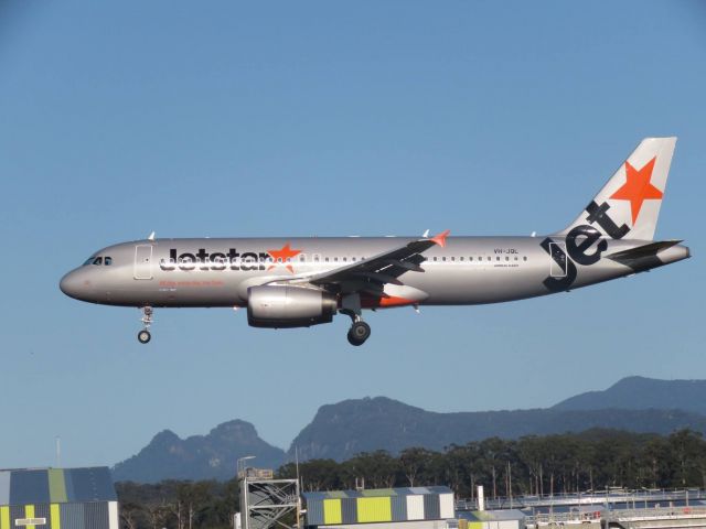 Airbus A320 (VH-JQL)