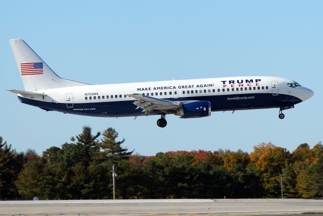 BOEING 737-400 (N752MA) - Biscayne 398 arriving in Portsmouth, NH carrying the press pool travelling with Donald Trump