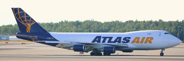 Boeing 747-400 (N496MC)