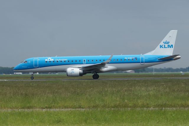 Embraer ERJ-190 (PH-EXE) - KLM Cityhopper EMB190-195 cn687 Take Off RWY36L 22-5-2018