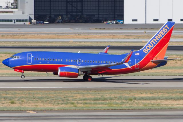 Boeing 737-700 (N960WN)