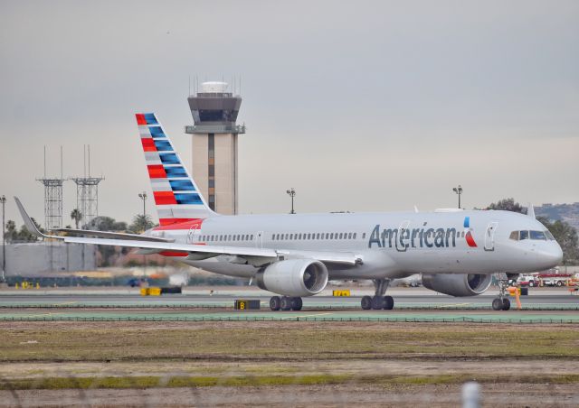 Boeing 757-200 (N201UU)