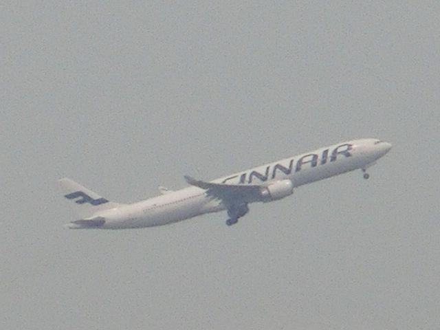 Airbus A330-300 (OHLTМ) - 対岸から。br /ヘルシンキへ行きました。
