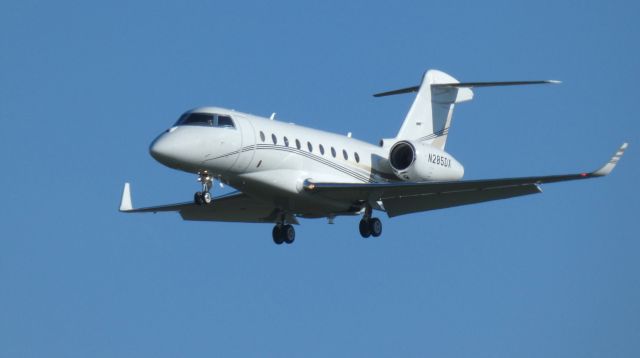 IAI Gulfstream G280 (N285DX) - On final is this 2013 Israeli Aircraft Industry Gulfstream 280 in the Autumn of 2020.