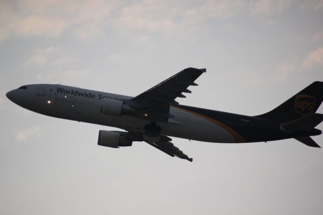 Airbus A300F4-600 (N140UP)