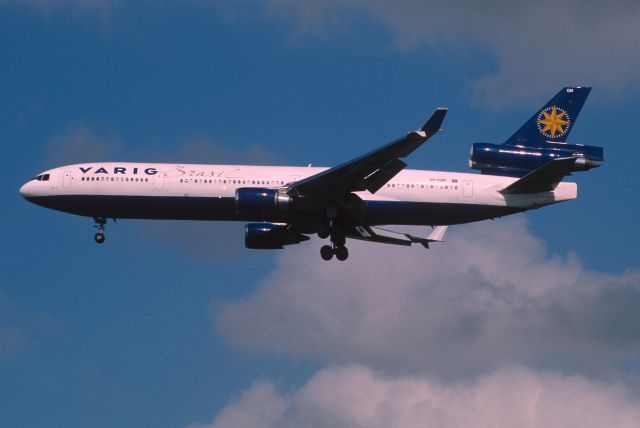Boeing MD-11 (PP-VQM) - Final Approach to Narita Intl Airport Rwy34L on 2001/09/05