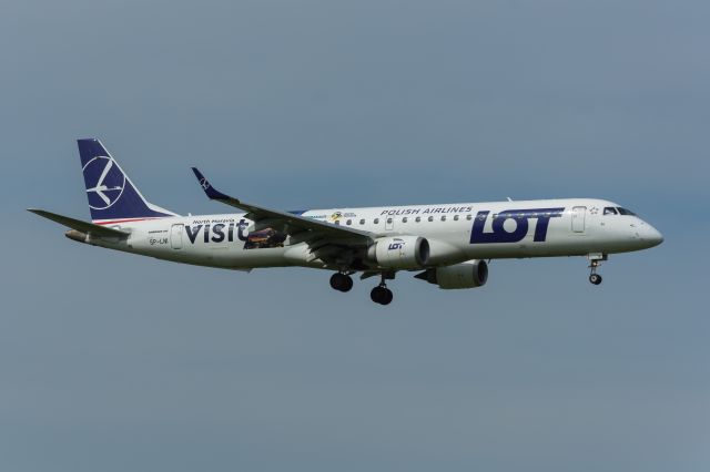 EMBRAER 195 (SP-LNI) - WAW SPOTTING