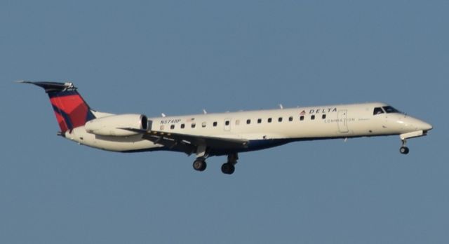 Embraer ERJ-145 (N574RP)