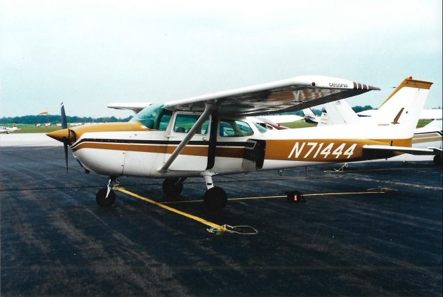 Cessna Skyhawk (N71444) - Sheboygan, WI, July, 2000