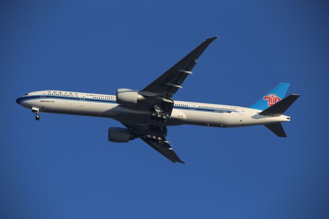 BOEING 777-300ER (B-2029)