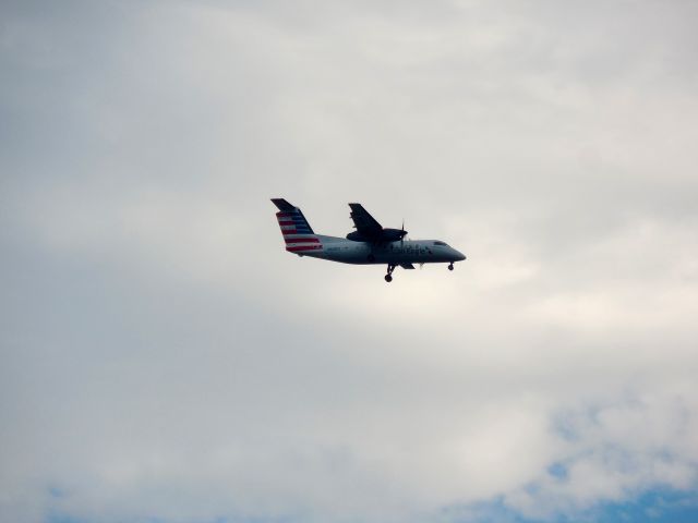 de Havilland Dash 8-200 (N808EX)