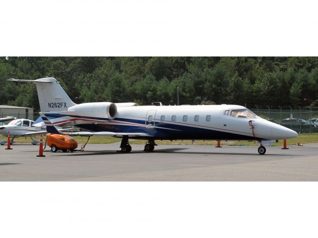 Learjet 60 (N262FX)