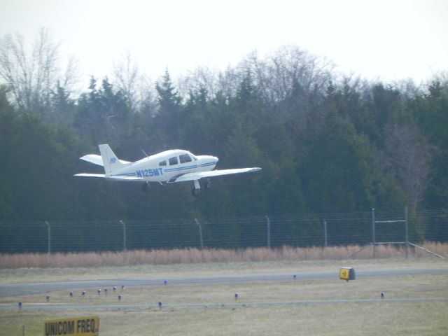 Piper Cherokee (N125MT)