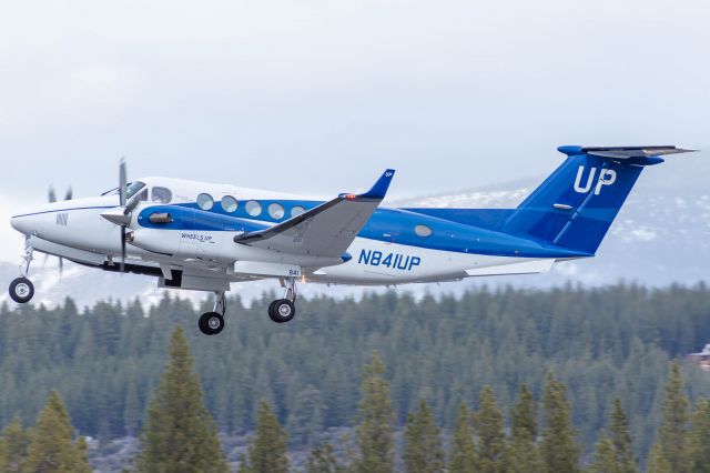 Beechcraft Super King Air 300 (N841UP) - Departing off 29