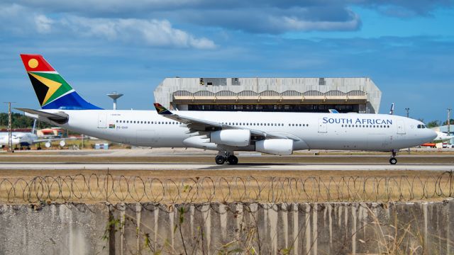 Airbus A340-300 (ZS-SXF)