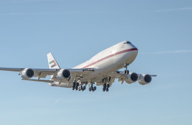 BOEING 747-8 (A6-PFA)