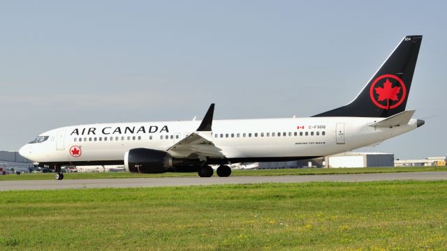 Boeing 737 MAX 8 (C-FSDQ)