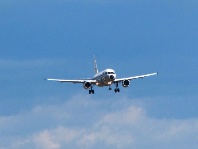 Airbus A319 (N745VJ)