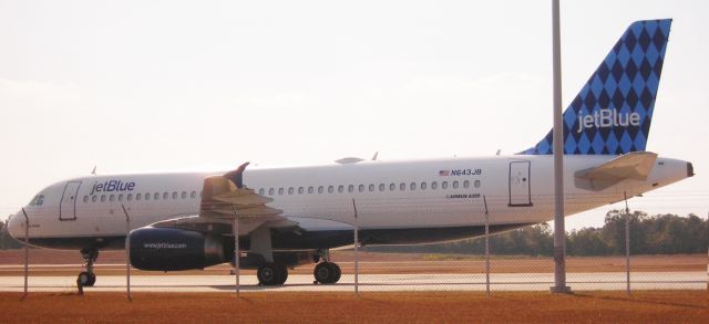 Airbus A320 (N643JB)