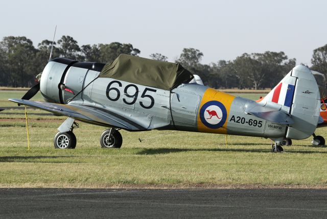 COMMONWEALTH (1) Wirraway (VH-MFW)