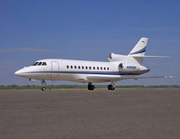 Dassault Falcon 10 (N585BP)