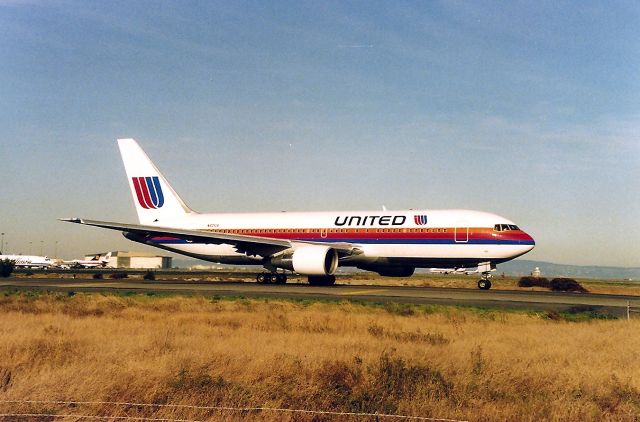 BOEING 767-200 (N601UA) - KSFO - new larger titles for N601UA at SFO - this early 1990 s photo as the 762 idles to runway 1R for a flight to ORD or IAD.