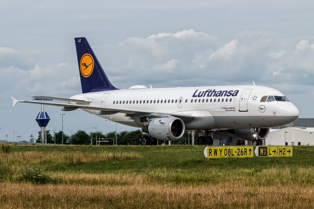 Airbus A319 (D-AILC) - Taxing to the terminal after landing on runway 26L as Lufthansa 160 from Frankfurt (FRA) at 17:59 local time.